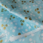 〘50×50〙Wガーゼ 水色 ゴールドとホワイトのさくらんぼ