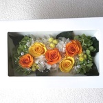 薔薇のフレームアレンジ：母の日敬老の日オレンジイエロープリザーブドフラワー花ブリザードフラワー結婚式誕生日プリザ薔薇プレゼント誕生日バラギフト花器サプライズ結婚祝い退職祝い卒業祝いリボン 