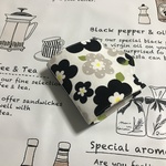 仮置きマスクケース　　　北欧花（モノトーン）