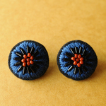 ＜Stella～遊び好きの星～＞刺繍イヤリング◎クラシックブルー◎アレルギー対応パーツ変更可能 