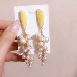 黄色カボションとパールタッセルピアス
