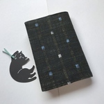 文庫サイズのブックカバー。こんなの欲しかった！ねこの🔖付き。トールサイズ入ります
