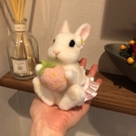 羊毛フェルト　うさぎ　苺姫