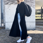 ブラックのパフスリーブAラインゆったりロング丈ワンピース