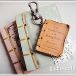 アンティーク風レザーブックチャーム/キーホルダー