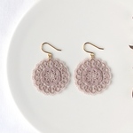 ドイリー風レースの耳飾り【ベージュピンク】