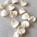 MC.972 ヴィンテージ クリーム色のWavy Leaf(2個セット)