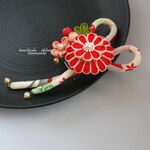 つまみ細工　深紅花に和柄紐飾りコーム　かんざし　和装髪飾り