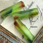 【8粒✴︎18×4mm】ドイツビーズ ✴︎パイプ《マットグリーン／レッド》