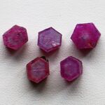 天然石＊ルビー　ヘキサゴン型　結晶石　ルース　20.9 ct　5個