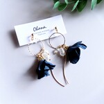 アレルギー対応 ＊フラワー ウェーブ イヤリングorピアス(ネイビー)