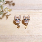 ネコの刺繍ピアス