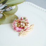 ビーズ刺繍のブローチ＊ペールピンク