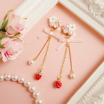 【再販】flower bijou & strawberry　～揺れるいちご～　イヤリング/ピアス/ビジュー/花/フラワー/いちご/リボン/パール/ゆらゆら/ロング