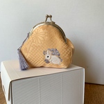 ギフト箱入●ツキを呼ぶ花うさぎ コロンと可愛い正絹がま口刺繍タッセル付kimono着物友禅ポーチガマ口
