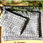 母の日sale 5月10日まで ⭐︎2200円→1900円リバティ  ラミネート  3連ポーチ     スリーピングローズ