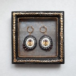 [museum] 刺繍イヤリング (ミツバチ)