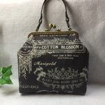 t.c.y.n様オーダー品・12.5㎝可愛いどんぐりの口金・アンティークな柄のがま口ポーチ・コスメ・可愛いチャームプレゼント！