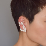 フラップ　イヤーカフ　白