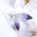 春色グラデーションのカカオの実ピアス (Purple)