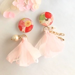 心の春 ( 花 和風 和モダン アシンメトリー ユニーク 可愛い 2way フリンジリボン リボン フリンジ サージカルステンレス 樹脂ピアス イヤリング )