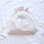 skyblue・総レース巾着バッグ・水色ブローチ付き（medium）