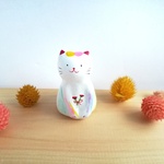 カーネーションとカラフル三毛猫　インテリア置物