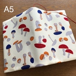 ブックカバー　A5判 きのこ　クリーム
