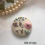 北欧のピンクの花の刺繍　ぜんそくバッチ☆