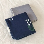 すずらん刺繍ハンドタオル《ネイビー》