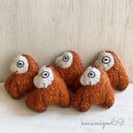 平和な日常を祈る妖怪アマビコの手刺繍バッジ【ストラップ変更可】