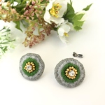 【再販】グラスグリーン 刺繍のお花ピアス 