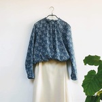リバティプリント　フリルスタンドカラーブラウス