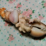 *送料無料*マーメイドの天然シェルと珊瑚のバレッタ