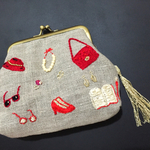 M様用お出かけ柄刺繍がま口ポーチ（赤）