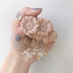Onlyピアス❤︎ピンクベージュフラワー×フープじゃらじゃら2wayピアス＊P200405