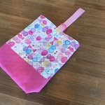送料込★水彩ちょうちょ柄の上履き入れ☆シューズケース(ピンク)キルト切替3裏地あり
