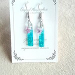 クラッシュシェルと小花のピアス　ブルー