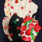 白ベース いちご柄 布マスク/手作りマスク/使い捨てマスク