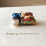 ハリネズミとエビサンドのストラップ