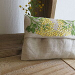ポケットティッシュケース　ミモザの刺繍