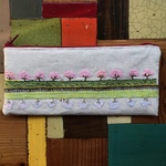 桜並木刺繍のポーチ
