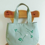 ＊送料無料＊幸せのクローバー刺繍＊マチ付きトートバッグ