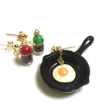めだま焼きとおしょうゆのピアス（イヤリング）