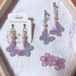 小さなシルバーの蝶々ピアス