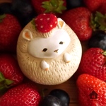 ハリネズミの置物【イチゴ仕様】※受注生産