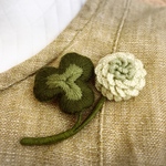 立体刺繍のシロツメグサブローチ（2）