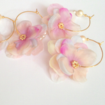 ミルキーカラーのお花 〜フープピアス〜