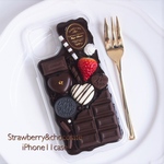 送料無料🌸イチゴとビター板チョコのiPhone11ケース（1点限定品・即発送）