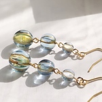 チェコメロンの3連ピアス　アクアマリンミックス